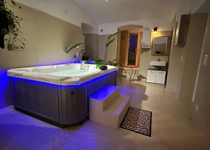 African Paradise With Jacuzzi & Sauna