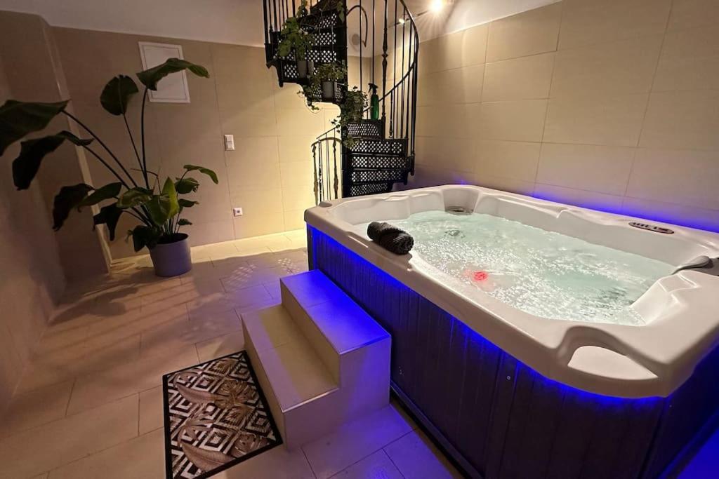 Apartment African Paradise With Jacuzzi & Sauna *