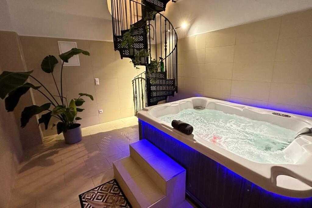 African Paradise With Jacuzzi & Sauna *
