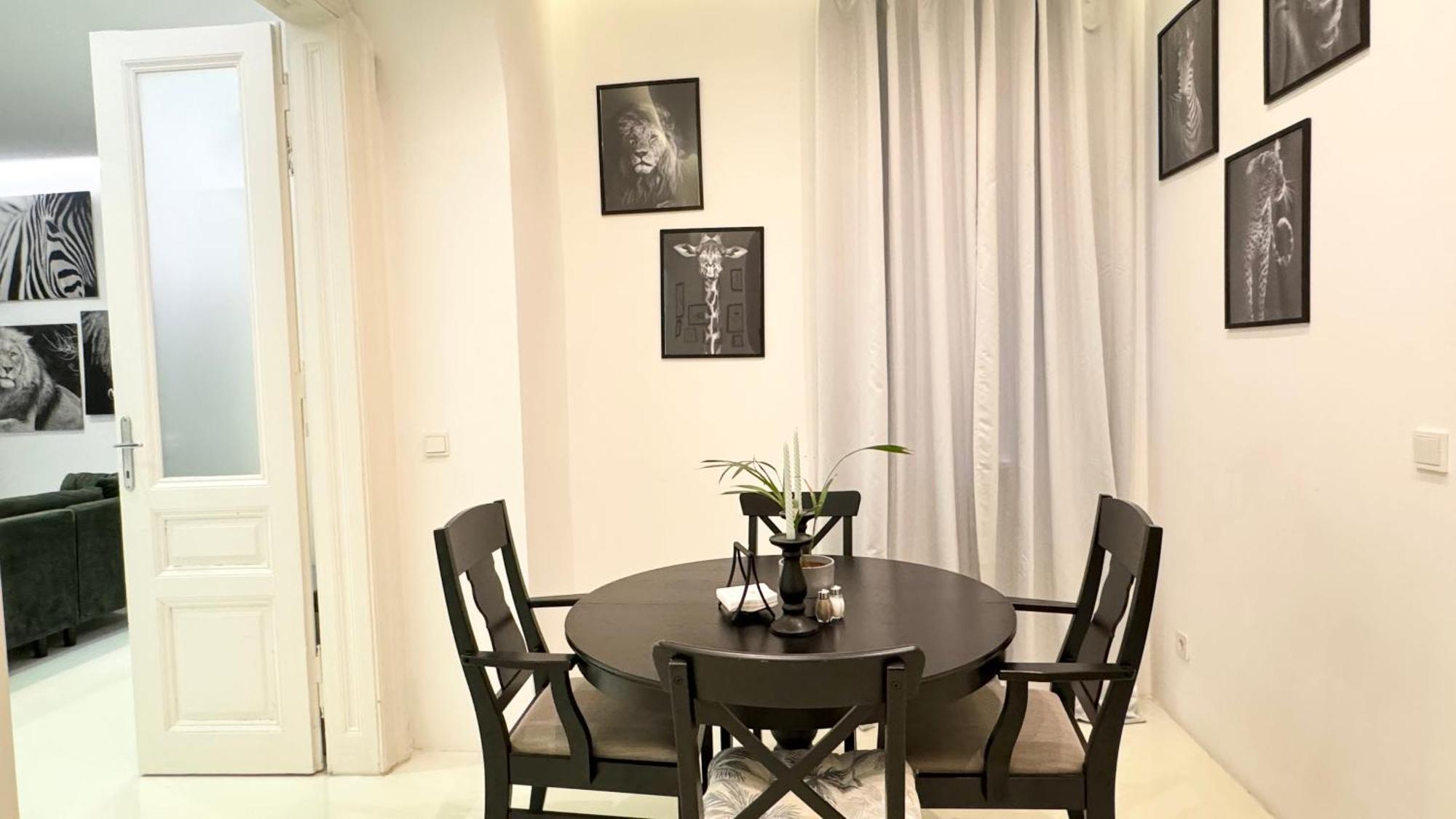 African Paradise With Jacuzzi & Sauna Apartment Vienna